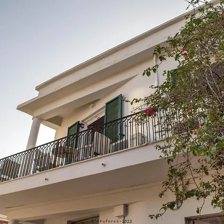 Apartment Platyforos, In Of *
