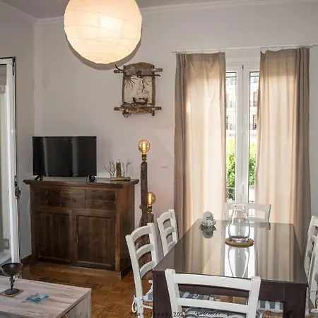 Apartment Platyforos, In Of *