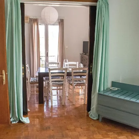 Apartment Platyforos, In Of *